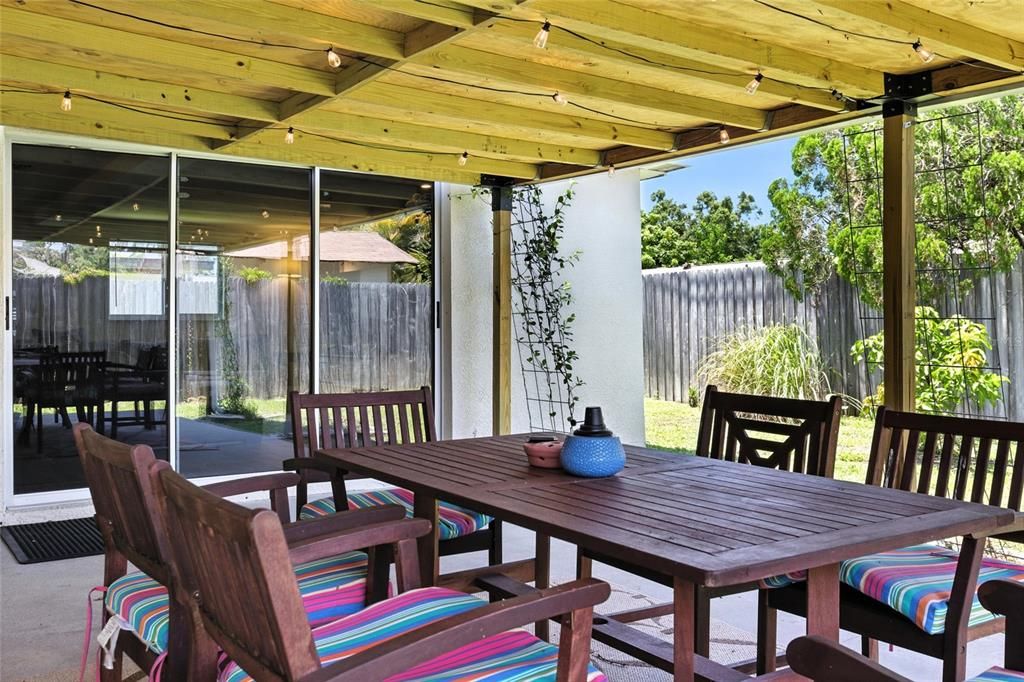 For Sale: $400,000 (4 beds, 2 baths, 1570 Square Feet)