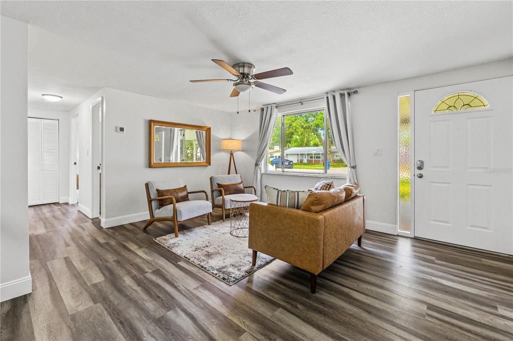 For Sale: $400,000 (4 beds, 2 baths, 1570 Square Feet)