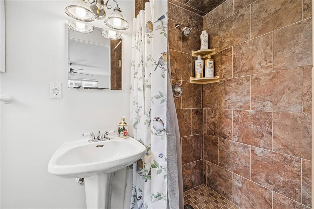 For Sale: $400,000 (4 beds, 2 baths, 1570 Square Feet)