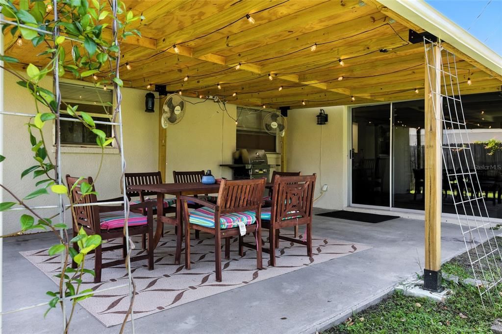 For Sale: $400,000 (4 beds, 2 baths, 1570 Square Feet)