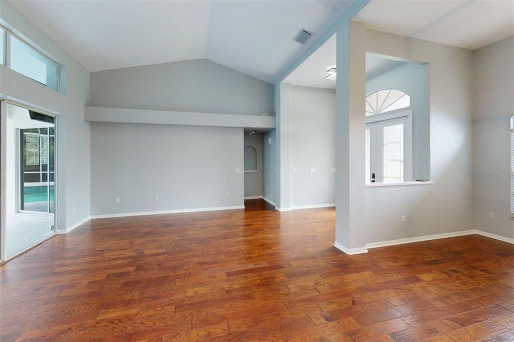 En Venta: $849,000 (3 camas, 2 baños, 2384 Pies cuadrados)