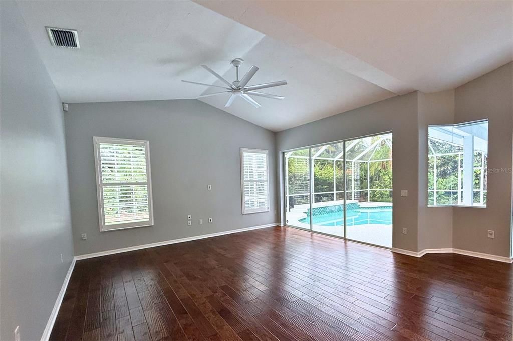 En Venta: $849,000 (3 camas, 2 baños, 2384 Pies cuadrados)