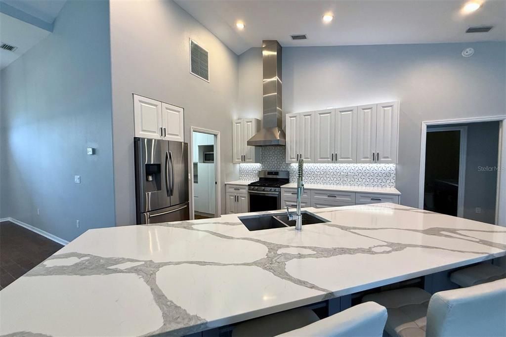 En Venta: $849,000 (3 camas, 2 baños, 2384 Pies cuadrados)