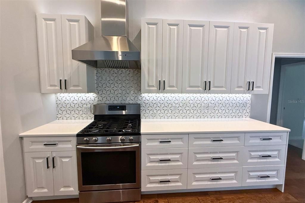 En Venta: $849,000 (3 camas, 2 baños, 2384 Pies cuadrados)