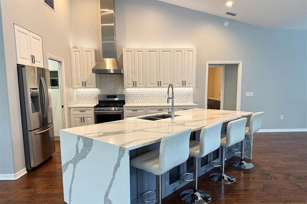 En Venta: $849,000 (3 camas, 2 baños, 2384 Pies cuadrados)