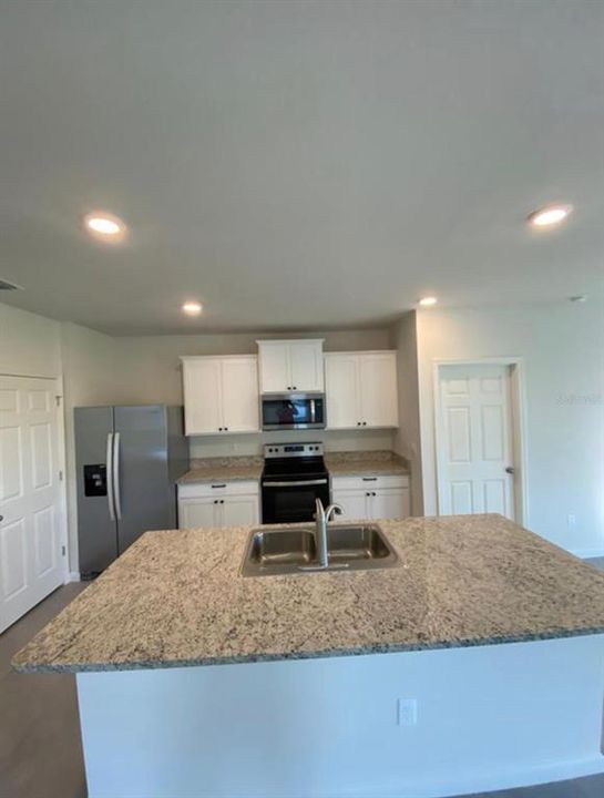 For Rent: $2,200 (3 beds, 2 baths, 1768 Square Feet)