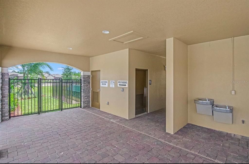 For Rent: $2,200 (3 beds, 2 baths, 1768 Square Feet)