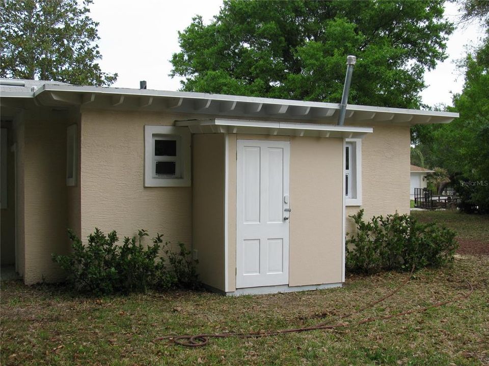 For Rent: $1,325 (3 beds, 2 baths, 400 Square Feet)