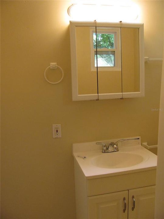 For Rent: $1,325 (3 beds, 2 baths, 400 Square Feet)