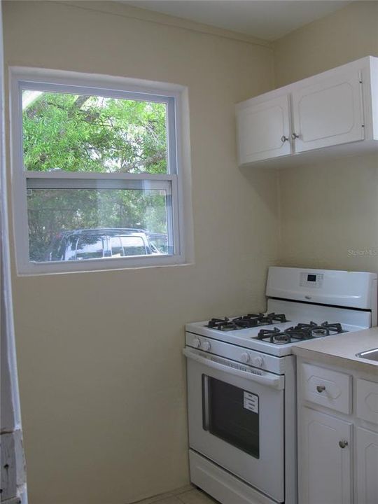 For Rent: $1,325 (3 beds, 2 baths, 400 Square Feet)