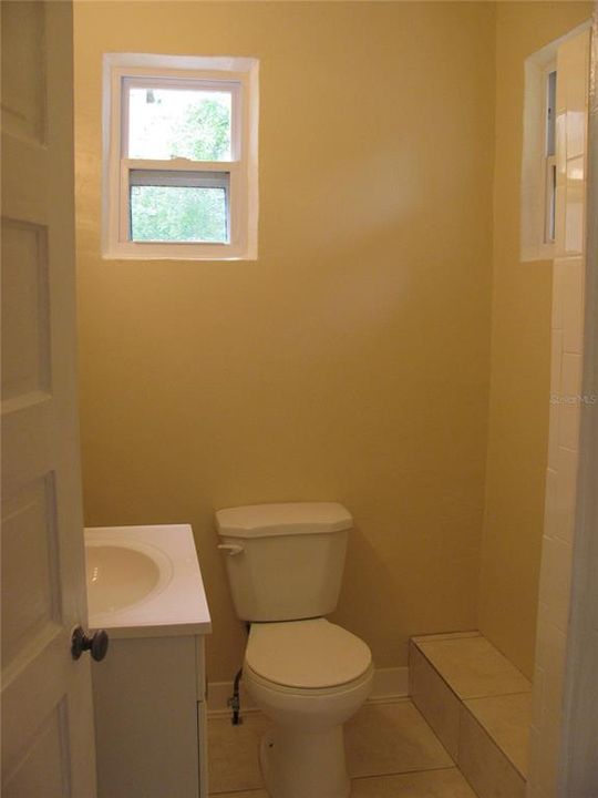 For Rent: $1,325 (3 beds, 2 baths, 400 Square Feet)