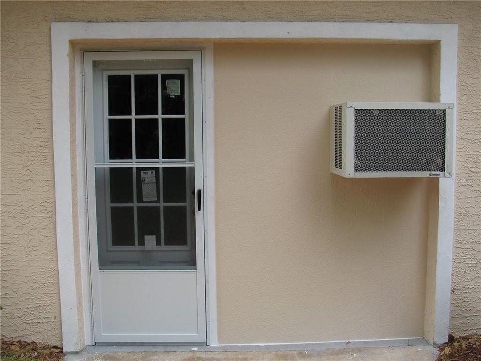 For Rent: $1,325 (3 beds, 2 baths, 400 Square Feet)