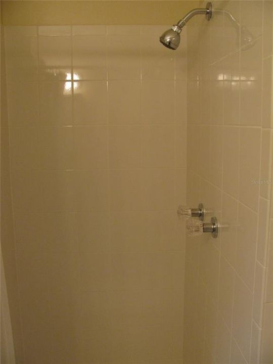 For Rent: $1,325 (3 beds, 2 baths, 400 Square Feet)