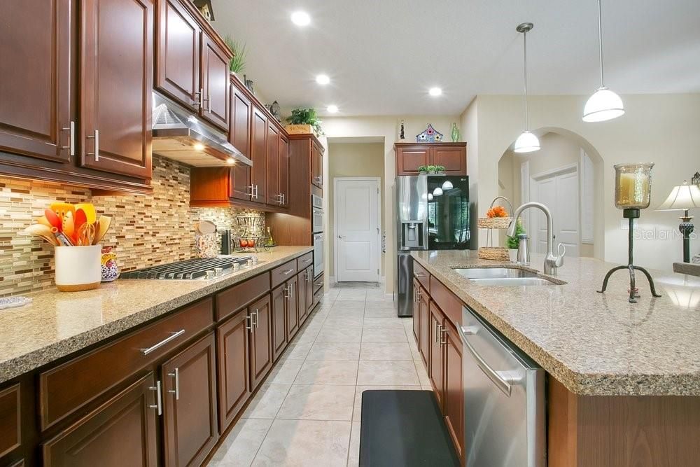En Venta: $450,000 (3 camas, 2 baños, 1950 Pies cuadrados)