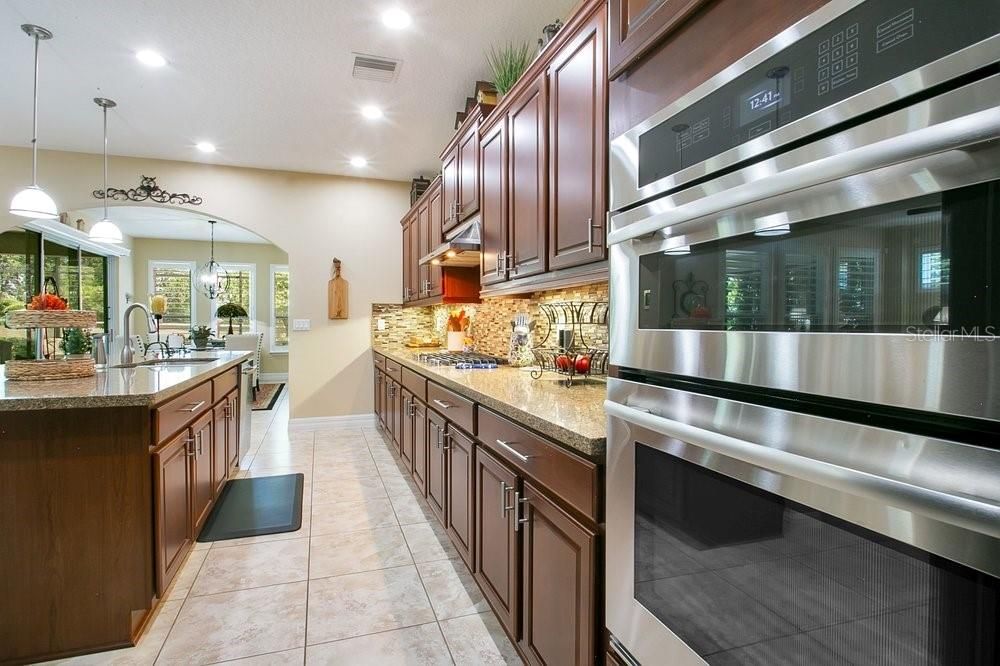 En Venta: $450,000 (3 camas, 2 baños, 1950 Pies cuadrados)