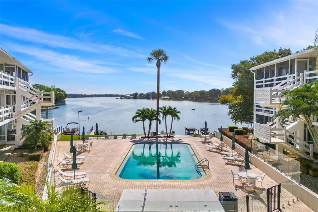 For Sale: $300,000 (2 beds, 2 baths, 952 Square Feet)