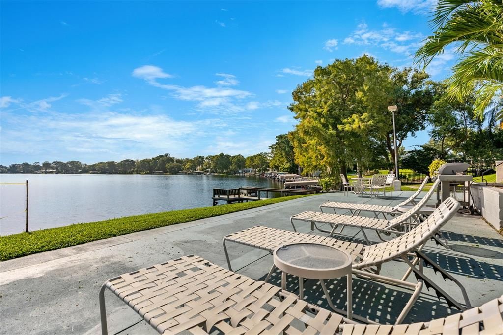 For Sale: $300,000 (2 beds, 2 baths, 952 Square Feet)