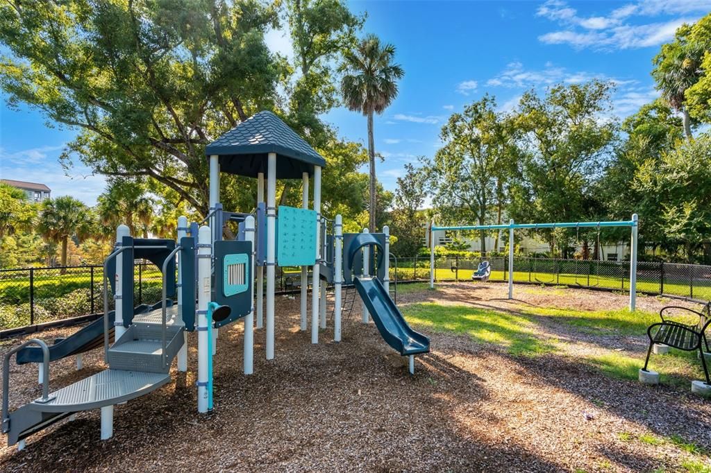 For Sale: $300,000 (2 beds, 2 baths, 952 Square Feet)