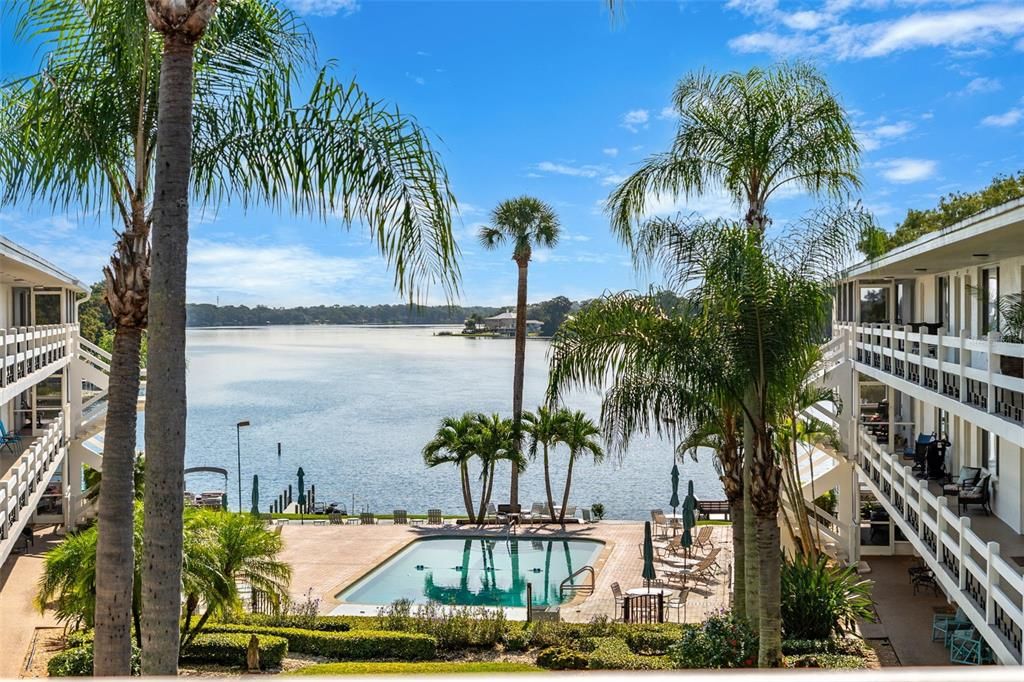 For Sale: $300,000 (2 beds, 2 baths, 952 Square Feet)