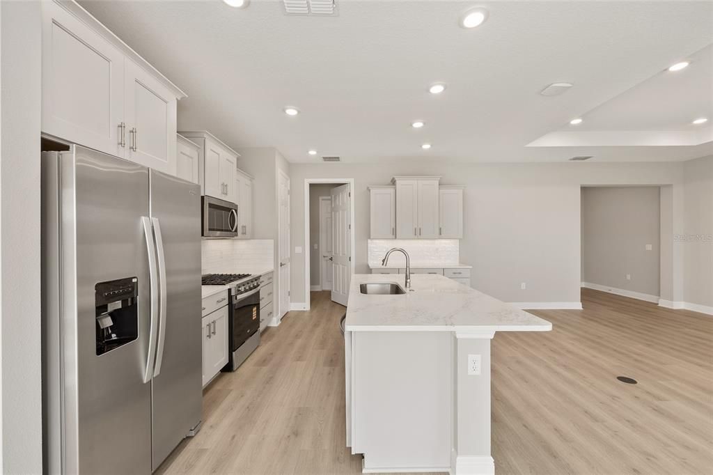 Active With Contract: $443,865 (2 beds, 2 baths, 1718 Square Feet)