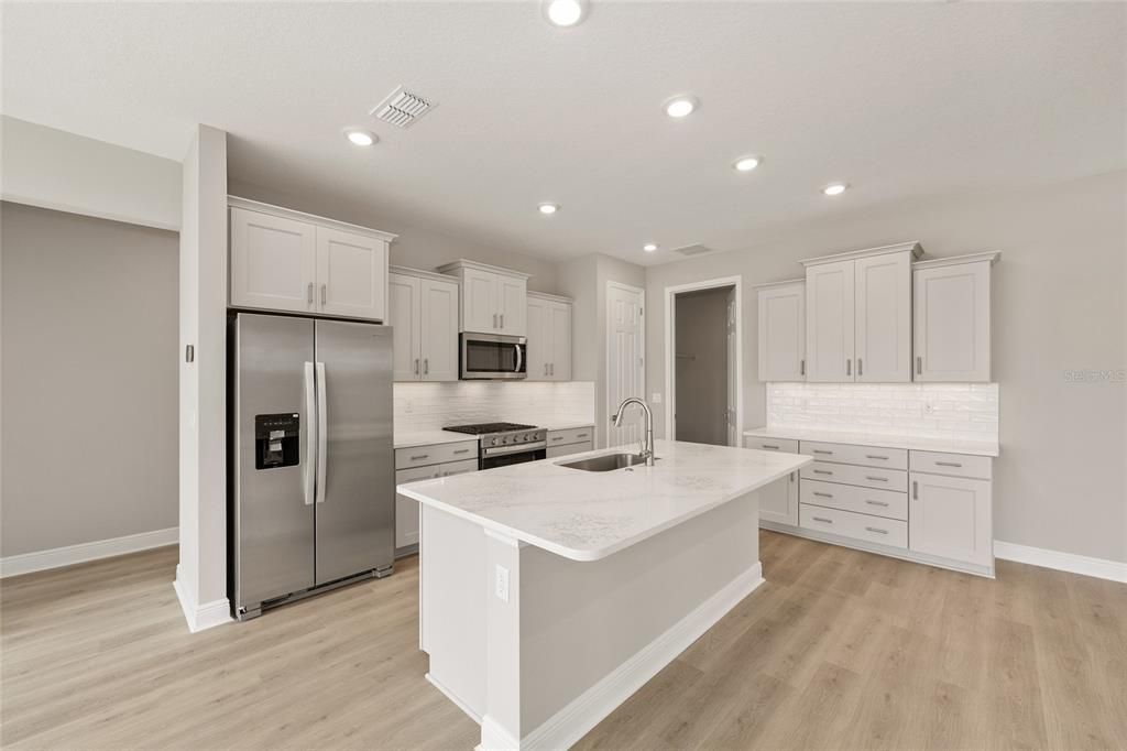 Active With Contract: $443,865 (2 beds, 2 baths, 1718 Square Feet)