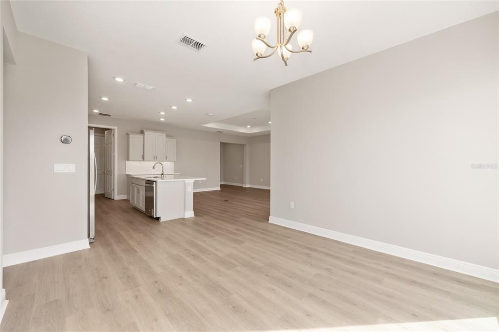 Active With Contract: $443,865 (2 beds, 2 baths, 1718 Square Feet)