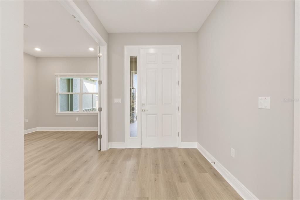Active With Contract: $443,865 (2 beds, 2 baths, 1718 Square Feet)