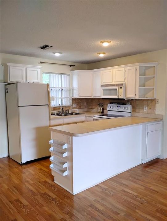 For Rent: $1,475 (2 beds, 2 baths, 875 Square Feet)