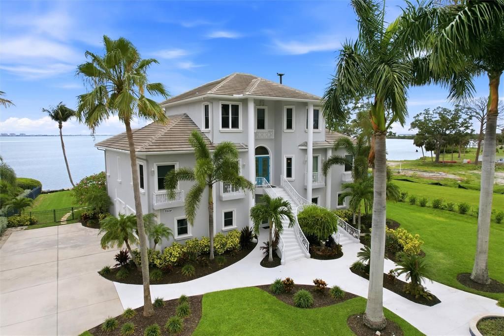 En Venta: $5,500,000 (6 camas, 5 baños, 6215 Pies cuadrados)