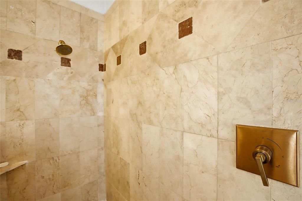 En Venta: $5,500,000 (6 camas, 5 baños, 6215 Pies cuadrados)