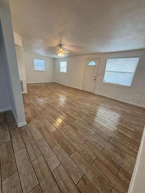 For Rent: $1,600 (3 beds, 2 baths, 1180 Square Feet)