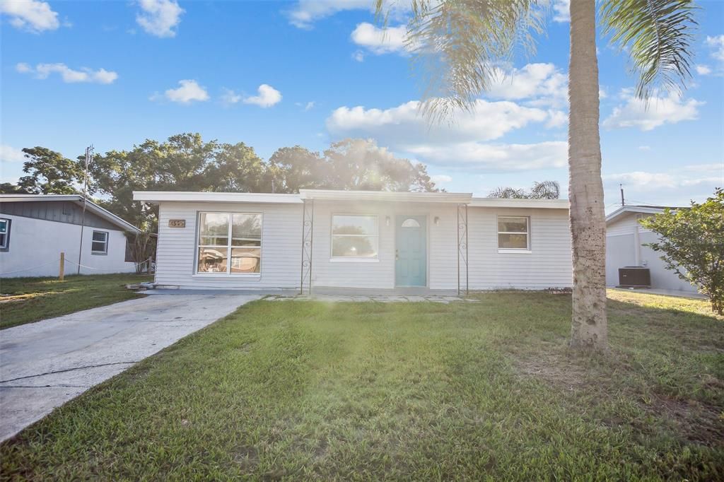 For Rent: $1,600 (3 beds, 2 baths, 1180 Square Feet)