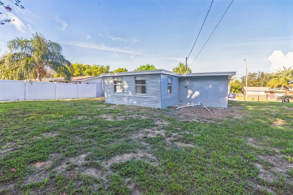 For Rent: $1,600 (3 beds, 2 baths, 1180 Square Feet)