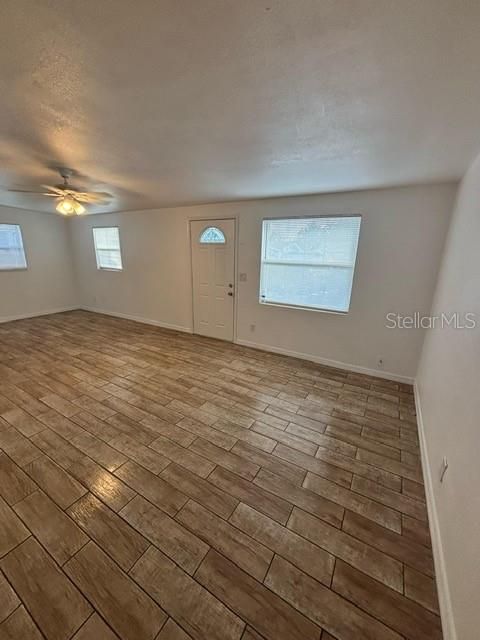 For Rent: $1,600 (3 beds, 2 baths, 1180 Square Feet)
