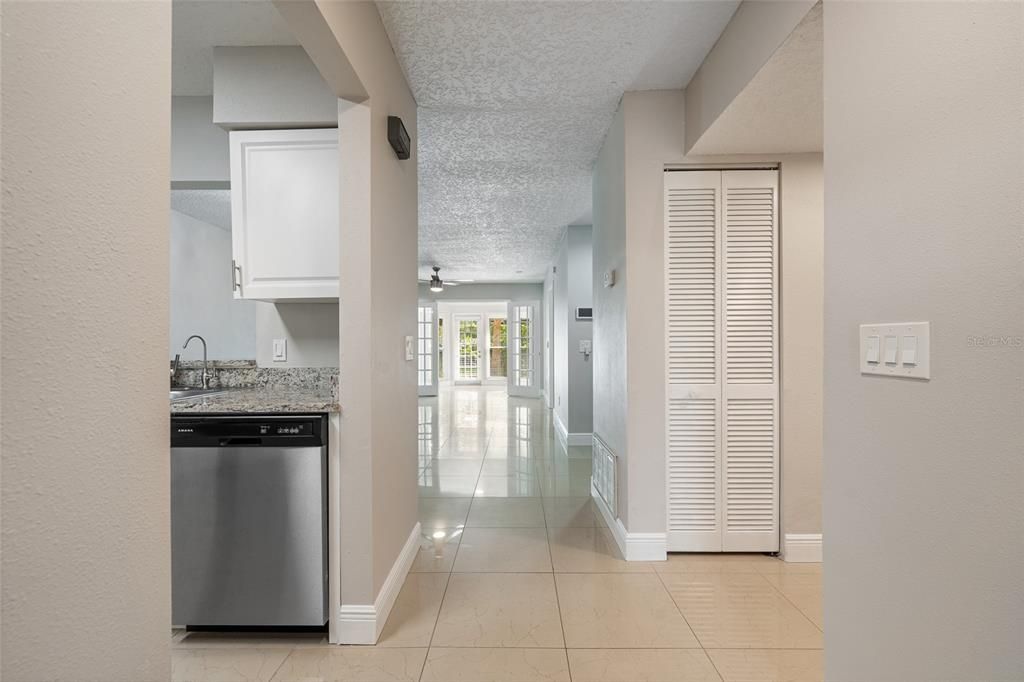En Venta: $215,000 (2 camas, 2 baños, 1099 Pies cuadrados)