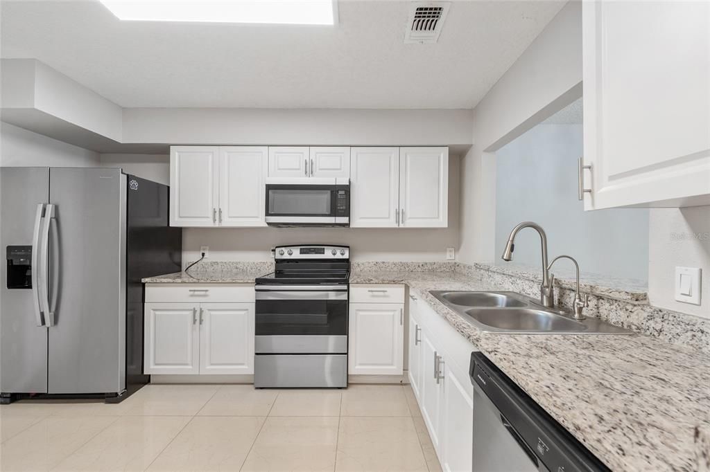 En Venta: $215,000 (2 camas, 2 baños, 1099 Pies cuadrados)