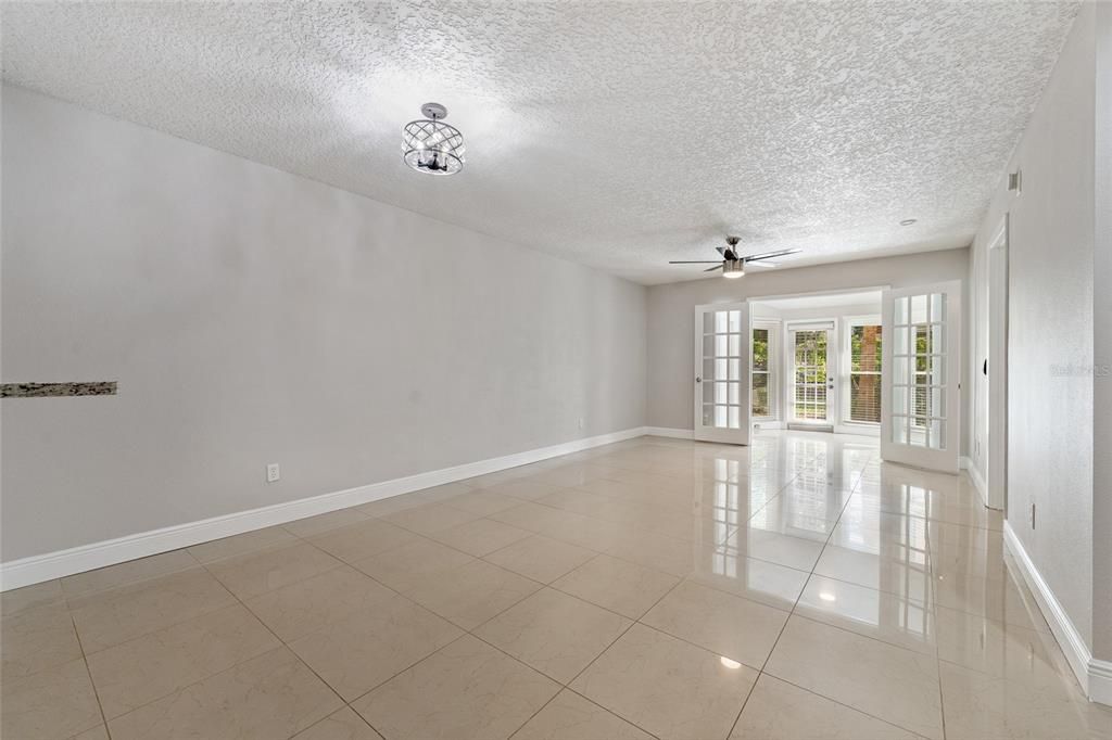En Venta: $215,000 (2 camas, 2 baños, 1099 Pies cuadrados)
