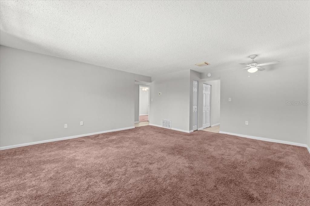 For Sale: $125,000 (2 beds, 1 baths, 899 Square Feet)