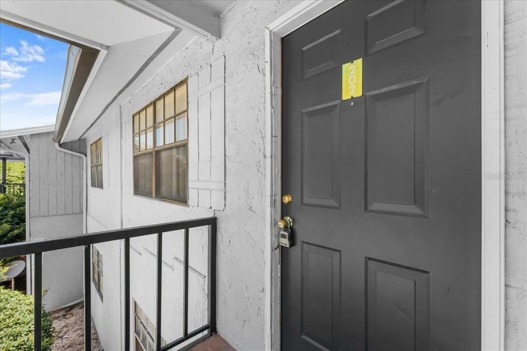 For Sale: $125,000 (2 beds, 1 baths, 899 Square Feet)