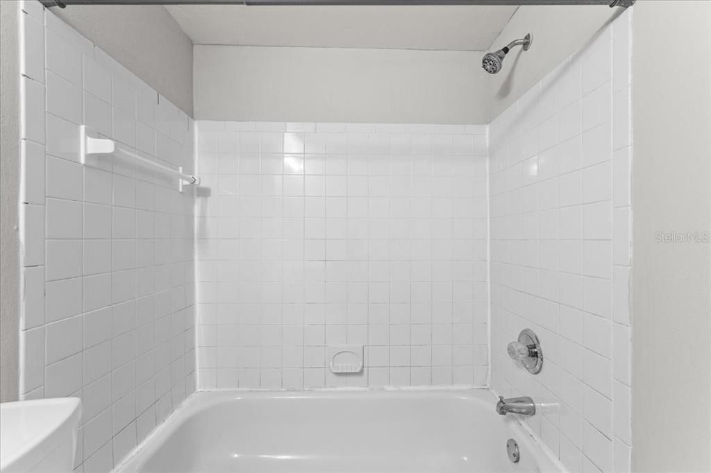 For Sale: $125,000 (2 beds, 1 baths, 899 Square Feet)