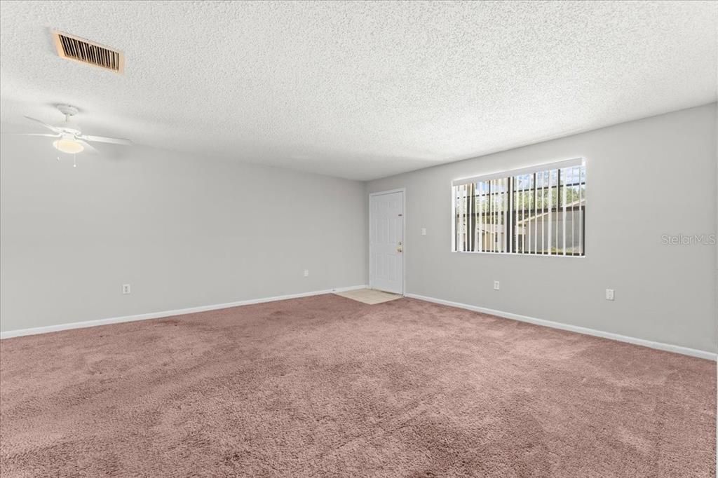 For Sale: $125,000 (2 beds, 1 baths, 899 Square Feet)
