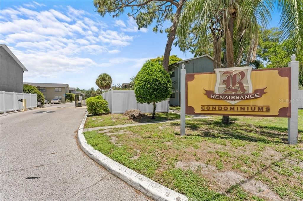 For Sale: $125,000 (2 beds, 1 baths, 899 Square Feet)