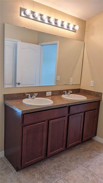 For Rent: $1,825 (2 beds, 2 baths, 1305 Square Feet)