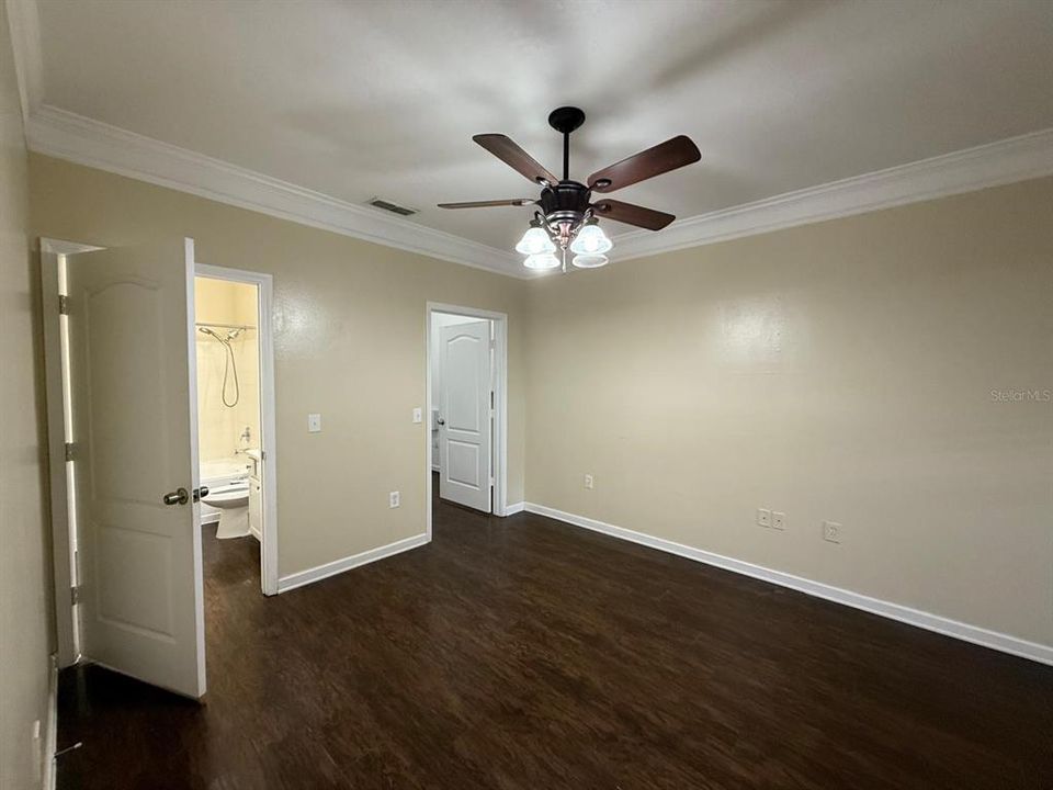 For Rent: $1,350 (1 beds, 1 baths, 830 Square Feet)