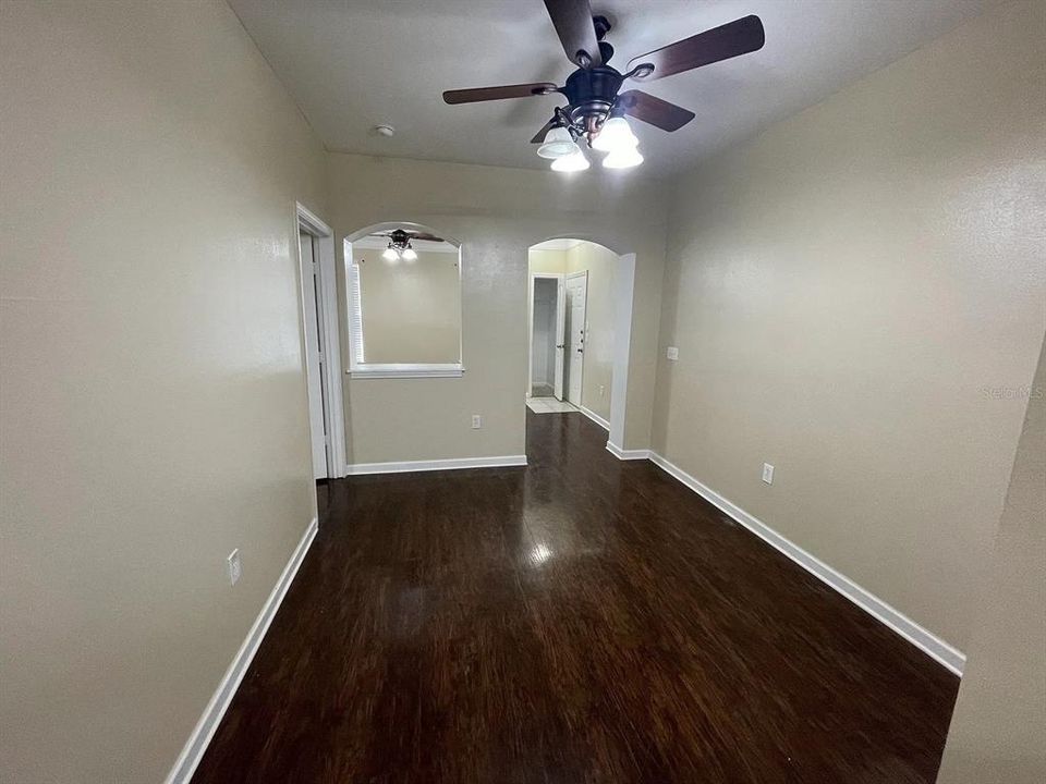 For Rent: $1,350 (1 beds, 1 baths, 830 Square Feet)
