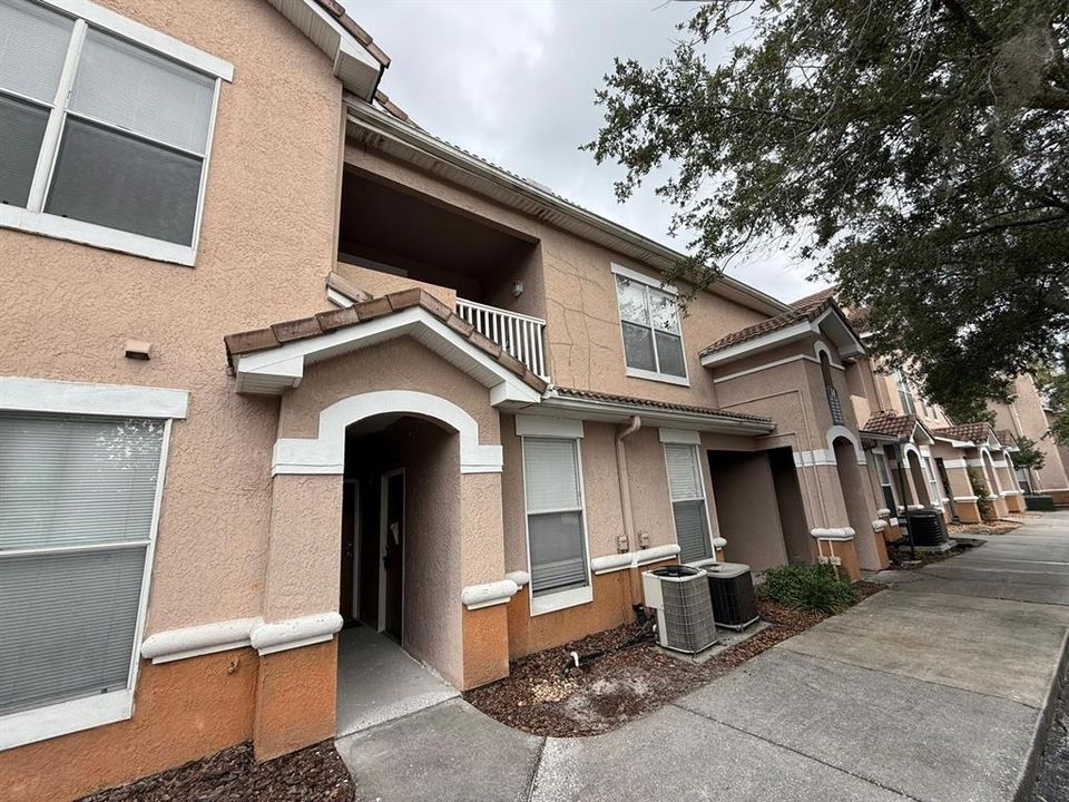 For Rent: $1,350 (1 beds, 1 baths, 830 Square Feet)