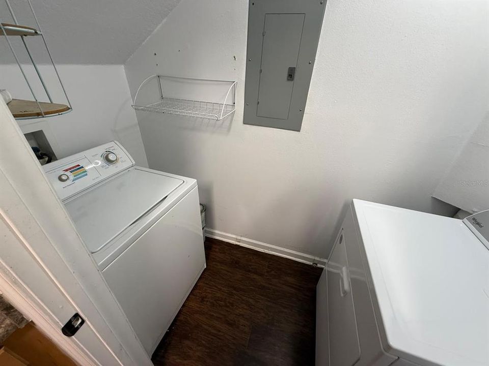 For Rent: $1,350 (1 beds, 1 baths, 830 Square Feet)