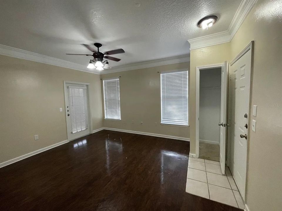 For Rent: $1,350 (1 beds, 1 baths, 830 Square Feet)