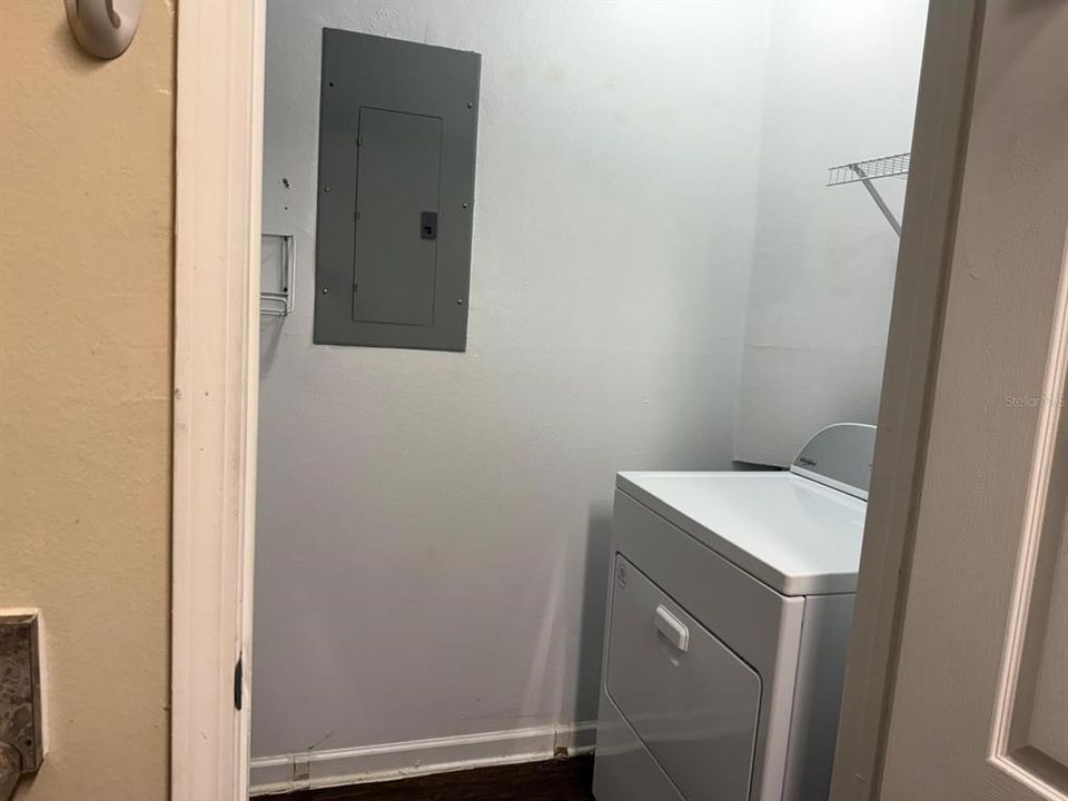 For Rent: $1,350 (1 beds, 1 baths, 830 Square Feet)