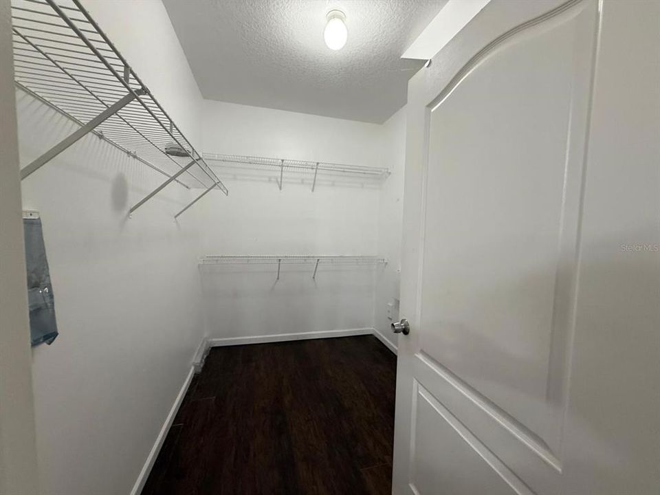 For Rent: $1,350 (1 beds, 1 baths, 830 Square Feet)